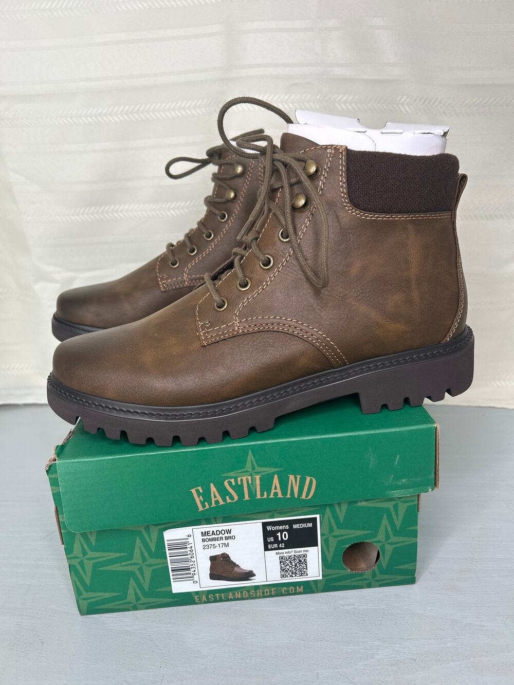 Eastland Meadow Lace-Up Lug Sole Boots Womens Size 10